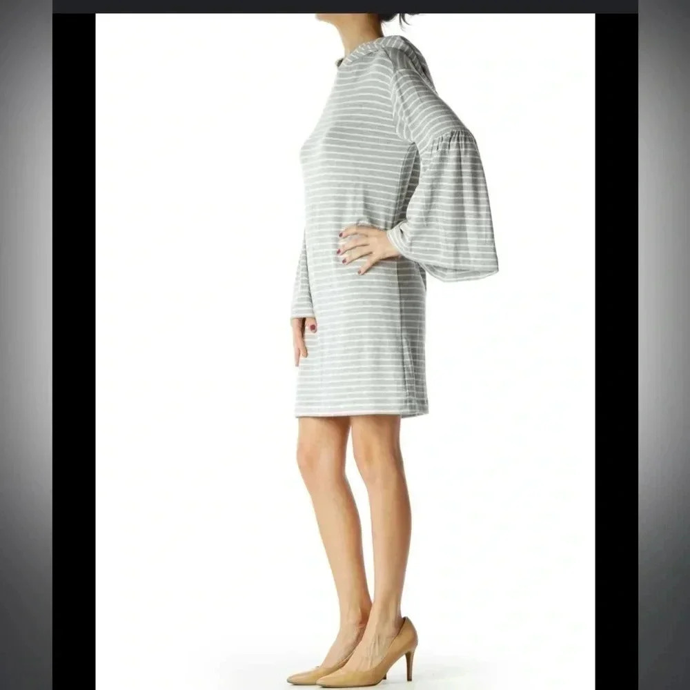 Lou & Grey Striped Knit Hooded Dress
Size Medium
Great Like New Condition